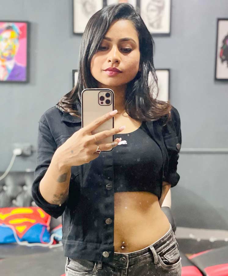 Priyanka Mohapatra looks bold in black hot