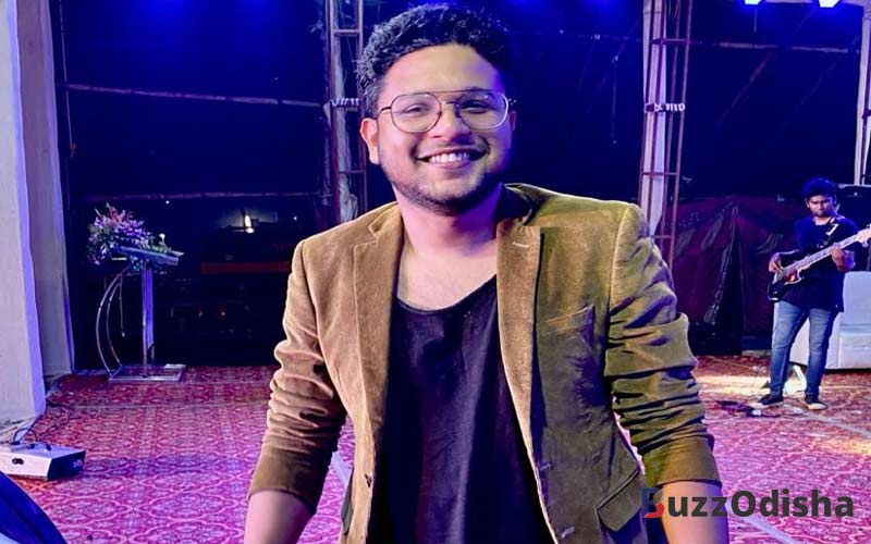 Kuldeep Pattanaik Age, Wife, Contact, Songs, Wiki, & Biography.jpg