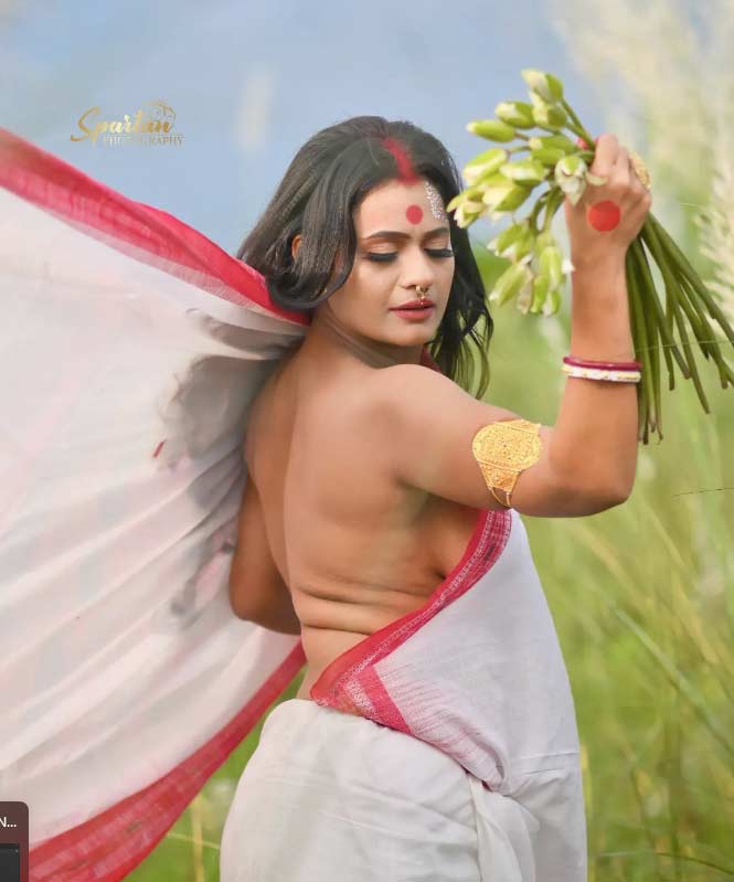 Rani Panda looks Bold in Saree