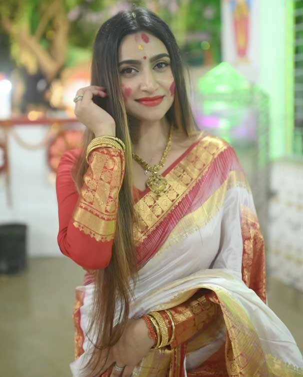 Debjani Deghuria Saree Photo