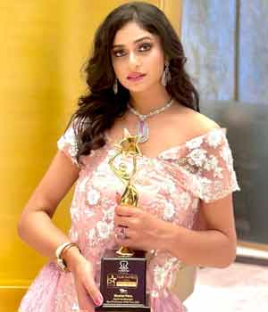 Sheetal Best Performer Award from 5 Star Award Dubai