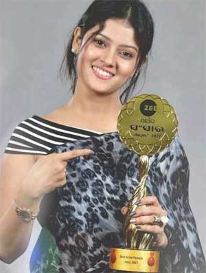 Zee Sarthak Award for Best Actor Female