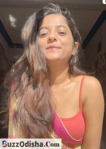 Himagni Dutta looks hot and bold pic