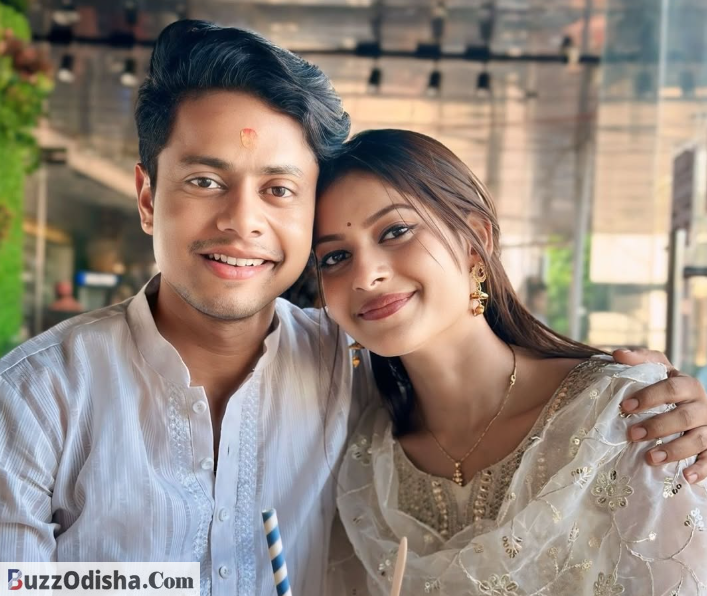 Cookies Swain Marriage date, Husband Name and Pictures