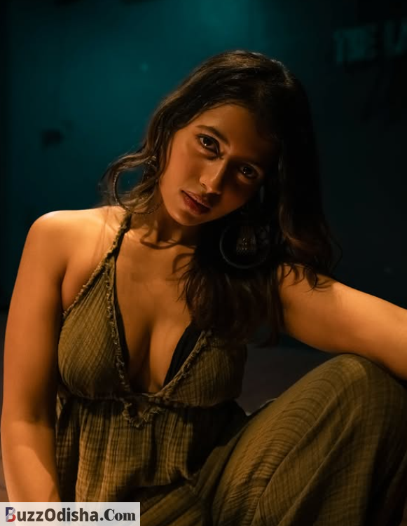 Supriya Nayak bold photo (3)