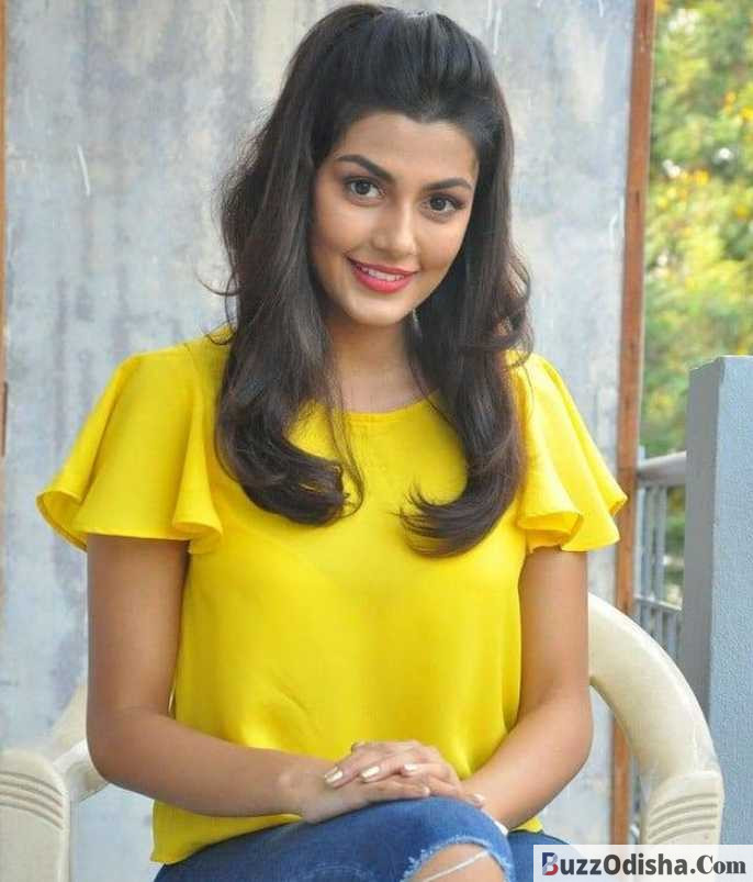 Anisha Ambrose Biography Age, Family, Husband, Movies and Career Facts